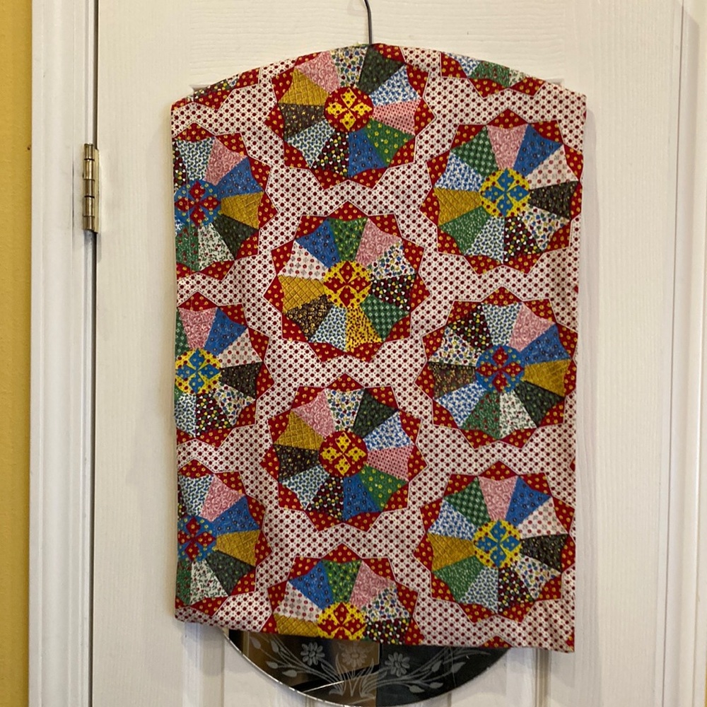 Retro Clothesline Hanger for clothespins.